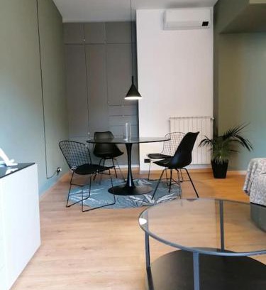 Arona Apartment | Arona 03 centralissimo ampio bilocale con garage