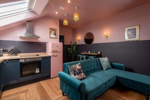 Barnard Castle Apartment | Art-Inspired Apartment in City
