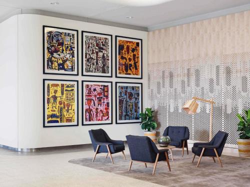 Parkville Hotel | Art Series - The Larwill Studio
