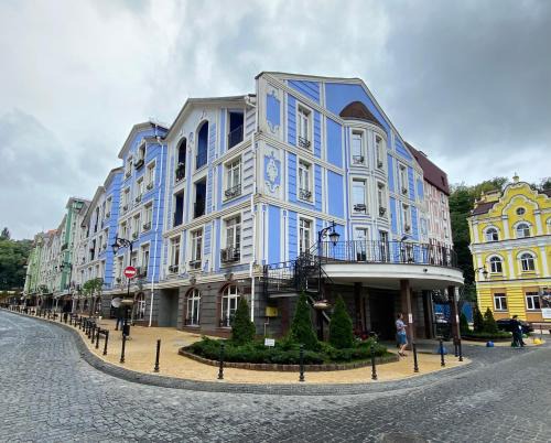 Shevchenkivs'kyi District Apartment | ArtApart Vozdvigenka