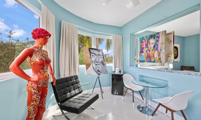 Northeast Miami Apartment | Artists' Suite at the New Yorker Hotel - Park View, Free Parking/Coffee/Bagels!