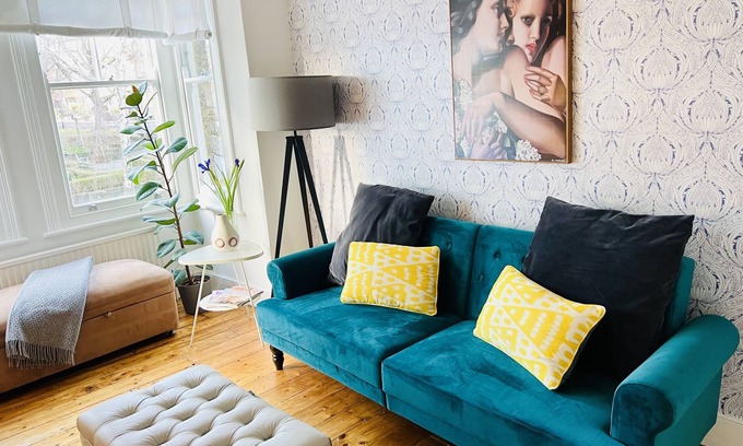 Richmond-upon-Thames Apartment | Arty Boutique Apartment in Central Teddington