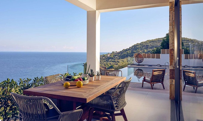 Marathias House | As part of our Luxury Collection, this house offers an extra degree of luxury in the form of, for ex