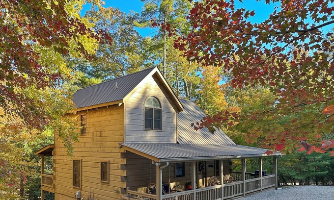 Cherry Log Cabin | Aska Bound - spacious family & pet friendly cabin near Toccoa River & Blue Ridge