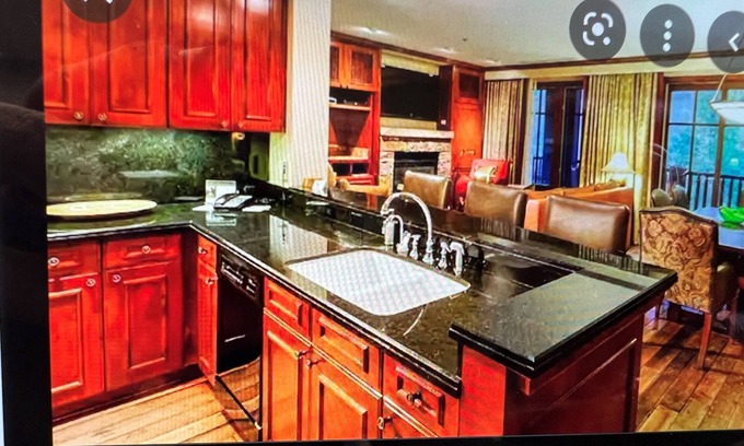 Aspen Resort | Aspen Highlands Ritz Carlton spacious 3-bedroom corner unit