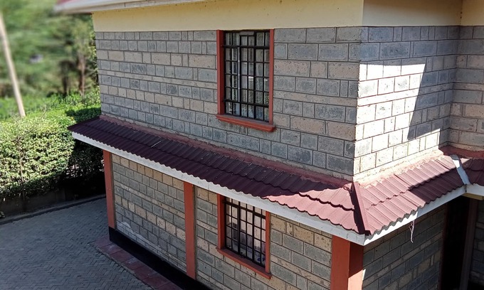 Naivasha House | Assiss place is in a serene and comfy place, next to the road.