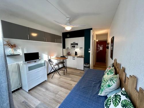 Carnon-Plage Apartment | AStudio Lumineux à la plage, situation idéale commerces, bateaux ,restaurant à 20 m , Plage à 50 m, idéal pour un séjour reposant