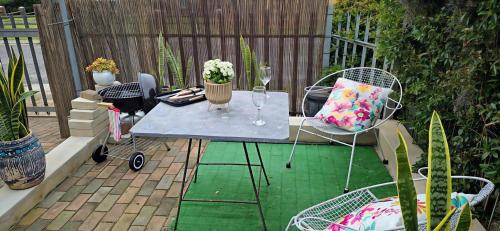 Jeffreys Bay Apartment | At lilac, Jeffreys Bay, cottage for 2