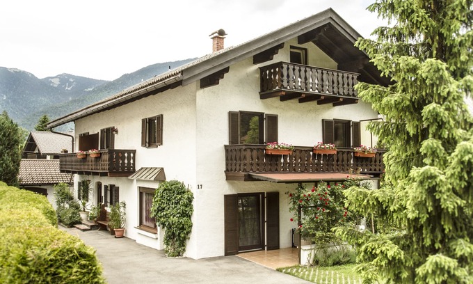 Hammersbach Apartment | At the 'Zugspitze' with mountain view