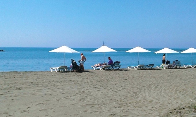 Agios Tychon Apartment | Athenaeum Beachside Studio