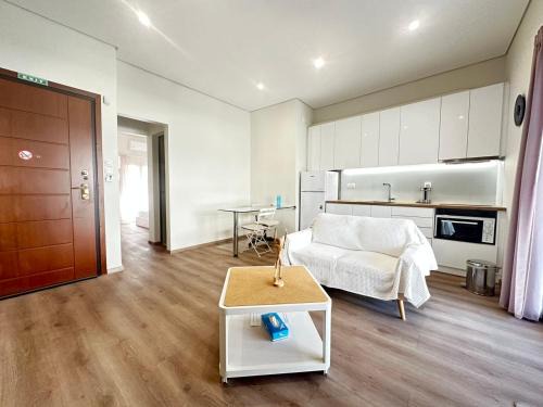 Ampelokipoi Apartment | Athens 5th Floor Retreat, Blissful Escape