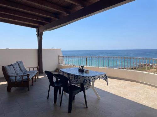 Torre San Giovanni Apartment | Attico Fronte Mare Salento