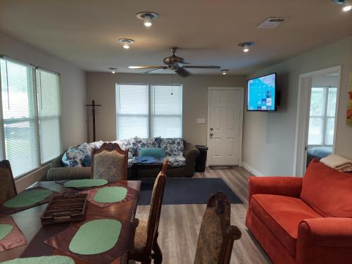 Milton House | Attractive house in the center of Milton