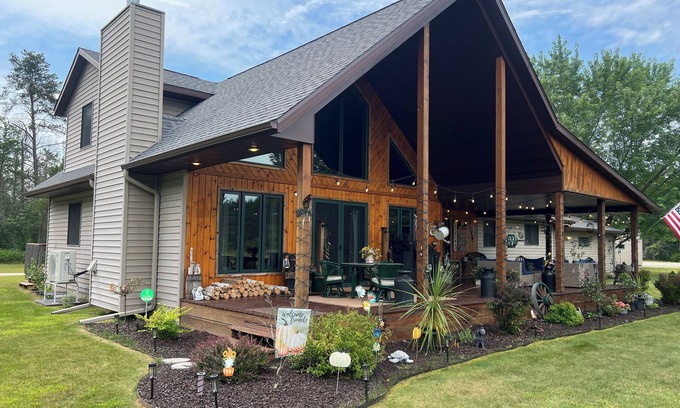 Crivitz House | ATV/Snow trails! Huge Cov. Patio/A/C, Firepit, Clean, Spacious,Quiet, Att Garage
