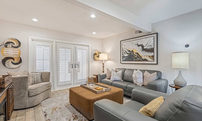 Tarrytown Condo | ATX Condo - Two-Step to the Tarrytown Treasure