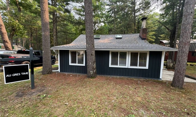 Au Gres Cabin | Au Gres Time – Vintage Cabin w/Modern Comforts - Beach, Golf, Relax