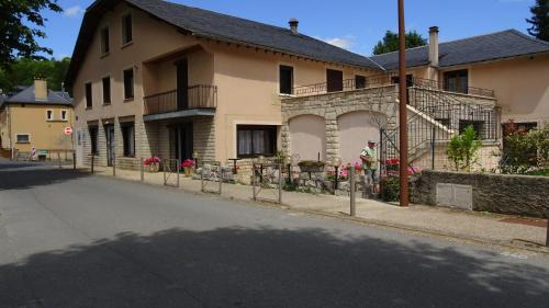Barjac House | Au Pont de la Ginéze