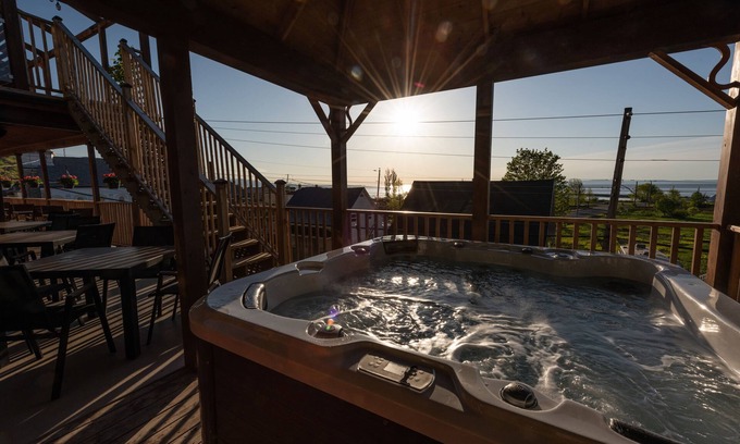 Petite-Riviere-Saint-Francois Hotel | Auberge Le Four à Pain