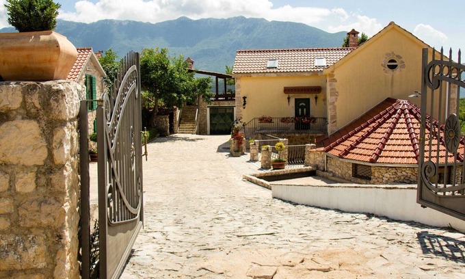Sestanovac House | Authentic Dalmatian Hillside Escape with Pool, Sauna & BBQ - Seven Bedroom Holiday Home