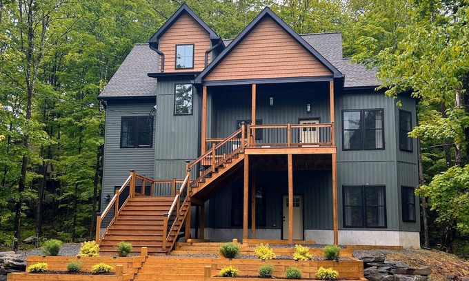 Hamlin House | Autumn bliss awaits! Experience the beauty of Fall in amenity filled The Hideout