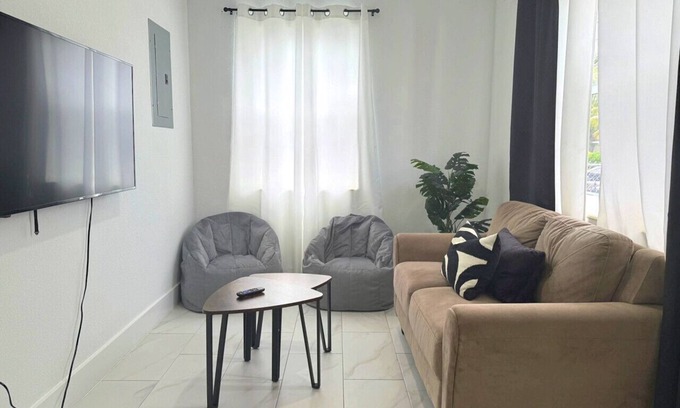 Wynwood Art District Apartment | Autumn Promotion! Modern Townhouse in Wynwood/Midtown