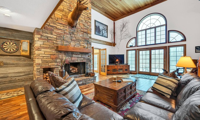 Boyne Falls House | Awesome, 5 bedroom, private Boyne Falls home close to Boyne Mountain.
