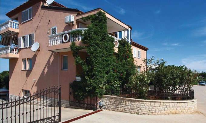 Galizana Apartment | Awesome apartment in Galizana with 1 Bedrooms and WiFi