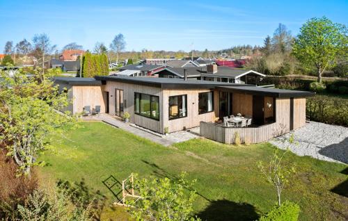Hvidbjerg Strand House | Awesome Home In Børkop With Kitchen
