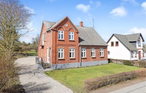 Humble House | Awesome Home In Humble With Wifi