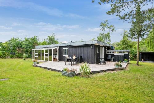 Vibæk Strand House | Awesome Home In Knebel With 2 Bedrooms And Internet