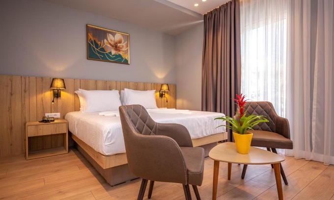 Sarande Hotel | Azure Inn Hotel