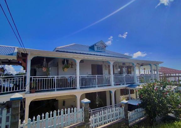 Bouillante Apartment | Bèl Péyi - Bas de Villa T4 Proche de la Plage