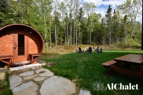 Petite-Riviere-Saint-Francois Ski Chalet | B-Évasion Chalet avec spa sauna