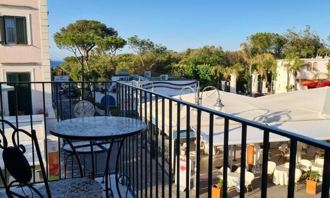 Ischia Porto Hotel | B&B La Piazzetta