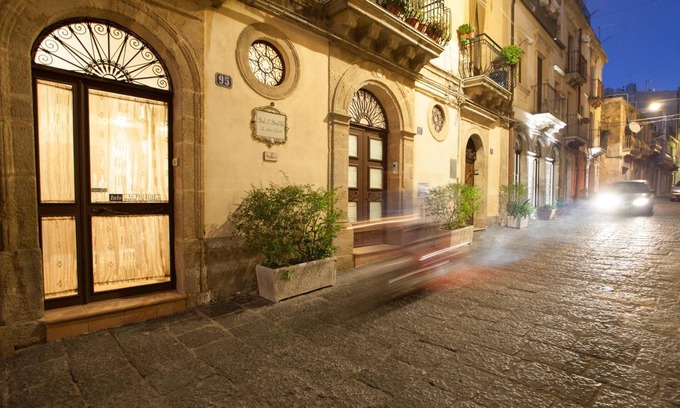 Caltagirone Bed & Breakfast | B&B La Pilozza Infiorata