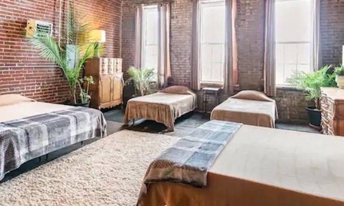 Downtown St. Louis Hotel | Bachelor, Bachelorette, Teams or Large Groups! Large 2 Bedroom Apt, Sleeps 12.