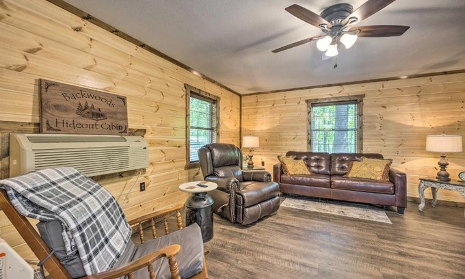 Broken Bow House | Backwoods Hideout Remote Couples Getaway!