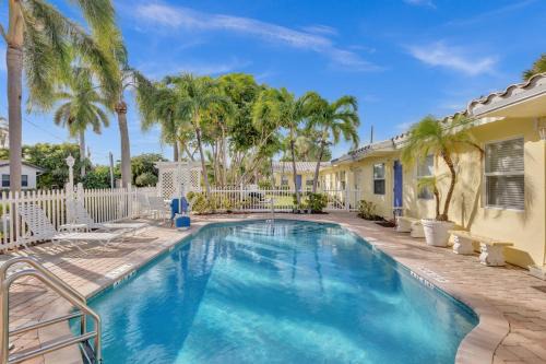 Pompano Beach Apartment | Bahama Beach Club Pompano - Fort Lauderdale - Charming and Cozy Studios & Apartments close to Beach with Pool