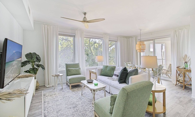 Baytowne Wharf Condo | Bahia 4329 - Sandestin Resort, Walk to Baytowne, Community Pool + Hot Tub!