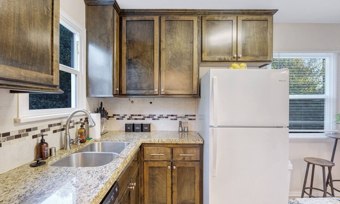 Reseda House | Balcom by AvantStay | Newly Furnished Valley Home