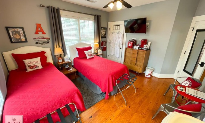 Tuscaloosa Hotel | Bama Bed and Breakfast - Sweet Home Alabama Suite