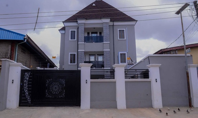 Surulere Apartment | Bamgbose Apartments - Sleeps 2 - Parking - Wifi