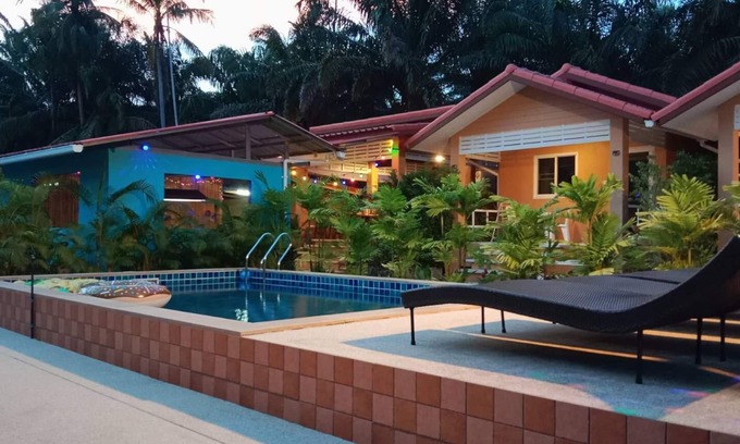 Khanom Hotel | Bansabai pool villa guesthouse