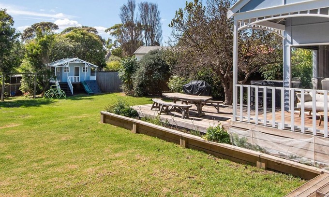 Flinders House | Barker Cottage with Spa in Flinders