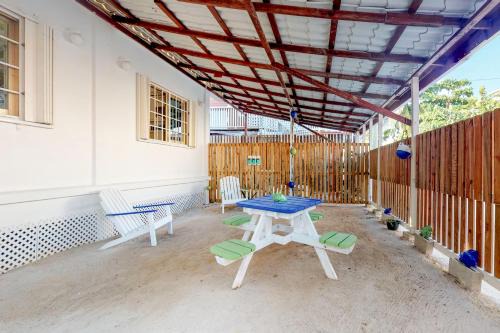 Caye Caulker Hotel | Barrier Reef Suite at Casa DV Suites -Gold Standard Certified