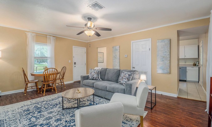 Bartow House | Bartow Oaks Oasis - Close to Downtown - Sleeps 7!