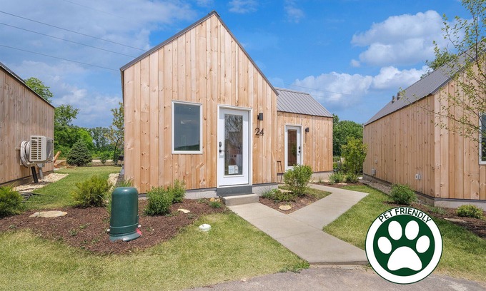 Ottawa Cabin | Basecamp | 1 Bed, 1 Bath