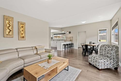 Sanctuary Point House | Basin Bungalow - Pet Friendly