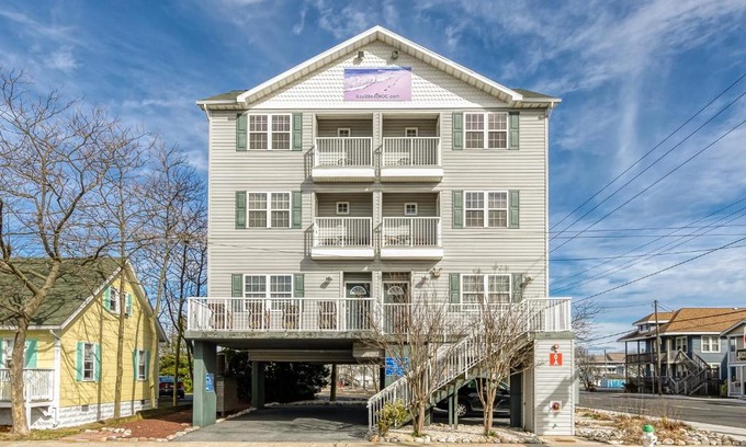 Ocean City Hotel | Bay 2 Beach