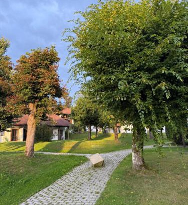 Waldkirchen Apartment | Bayerischer Wald Hideaway, nähe Passau, Garten, Kamin, Galerie,